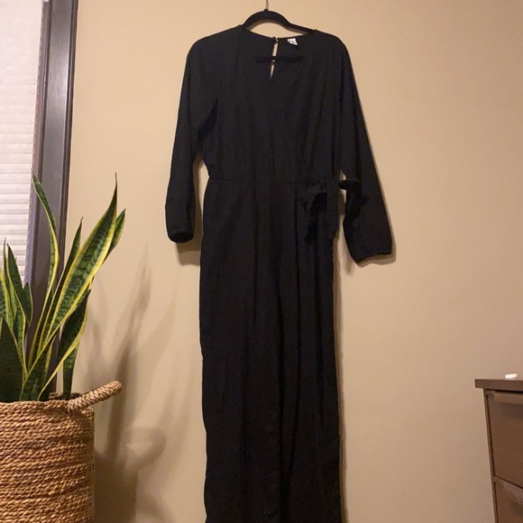 Old Navy long sleeve, wrap front, Linen blend jumpsuit - Picture 3 of 7